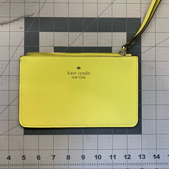 Kate Spade Handbags - Kate Spade Wristlet